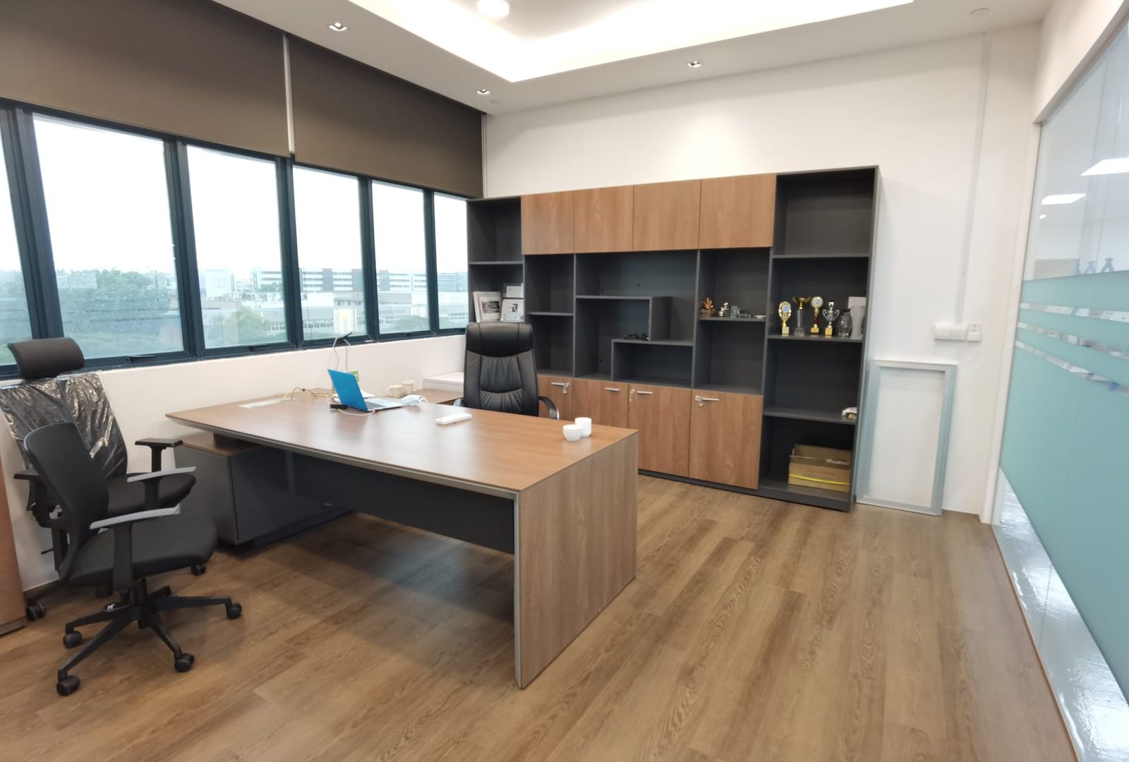 Glass-fronted office room with a built-in bookshelf after alteration works